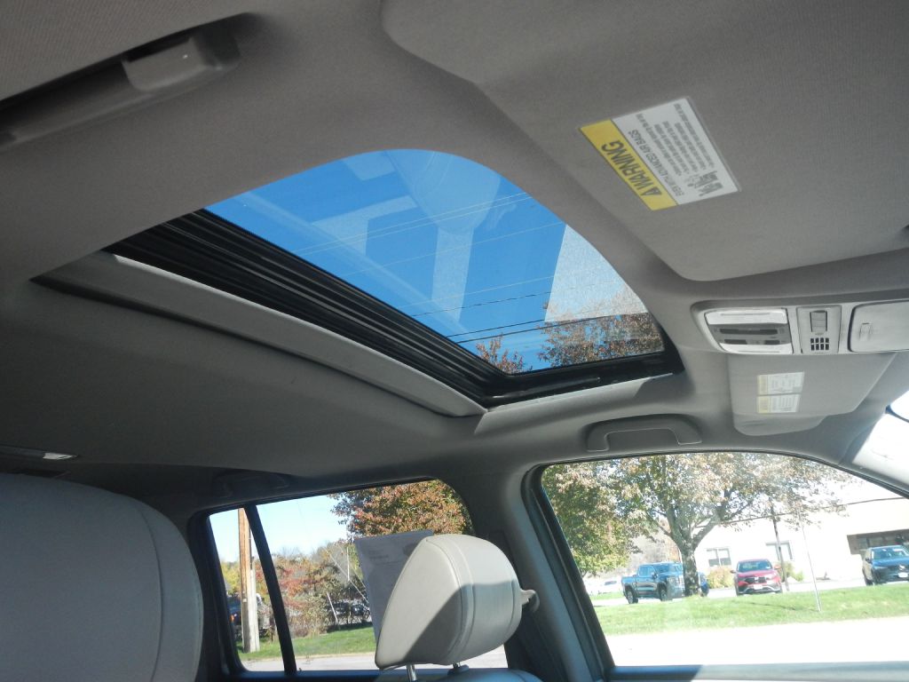 Photo 22 of this HONDA PILOT AWD