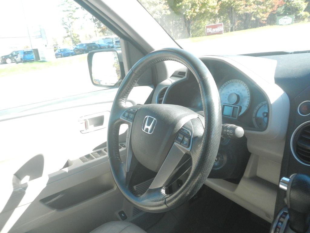 Photo 23 of this HONDA PILOT AWD