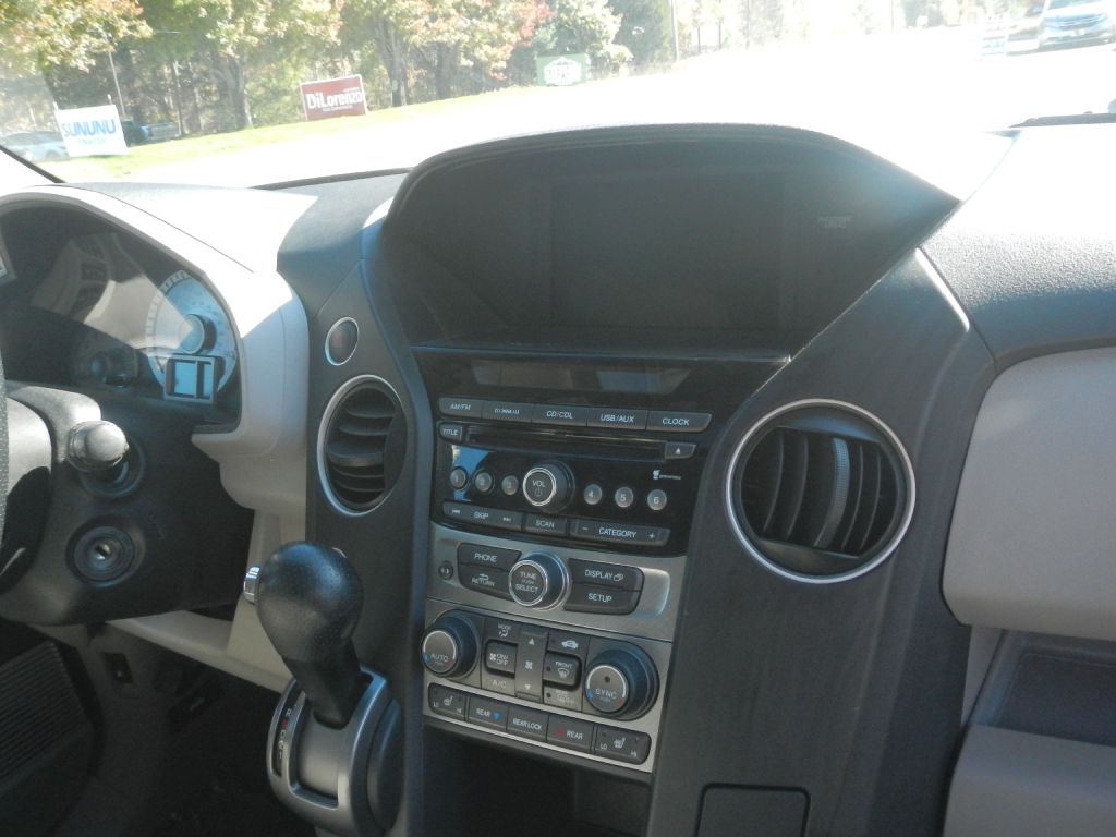 Photo 24 of this HONDA PILOT AWD