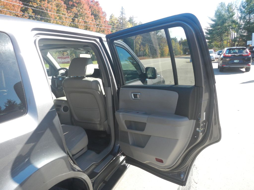 Photo 27 of this HONDA PILOT AWD