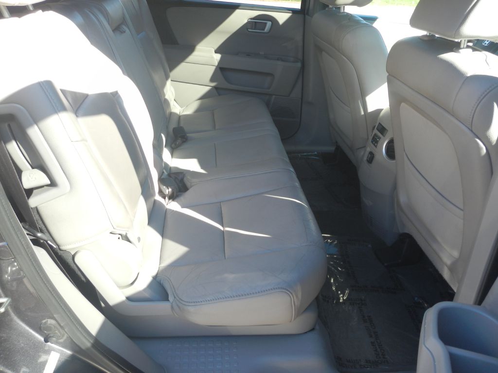 Photo 28 of this HONDA PILOT AWD
