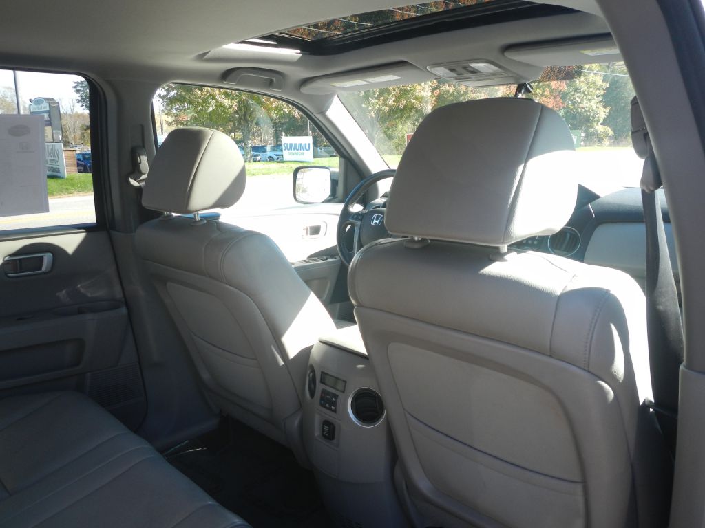 Photo 29 of this HONDA PILOT AWD