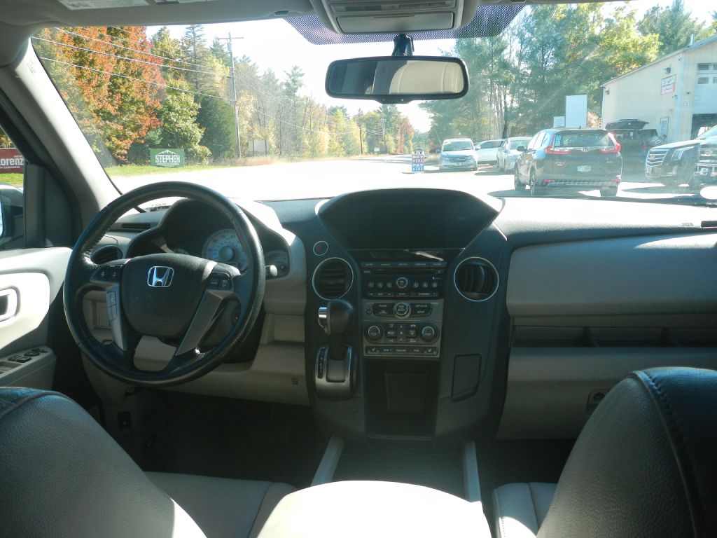 Photo 30 of this HONDA PILOT AWD