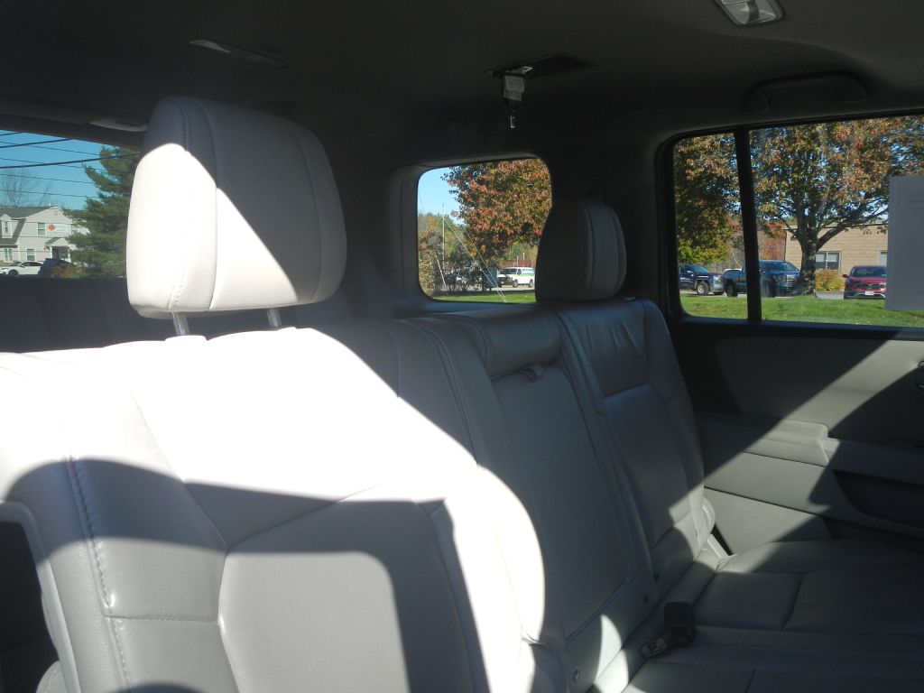 Photo 33 of this HONDA PILOT AWD