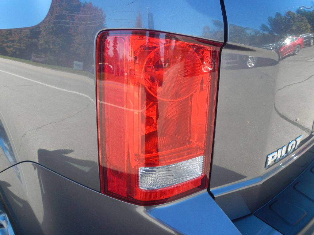 Photo 37 of this HONDA PILOT AWD