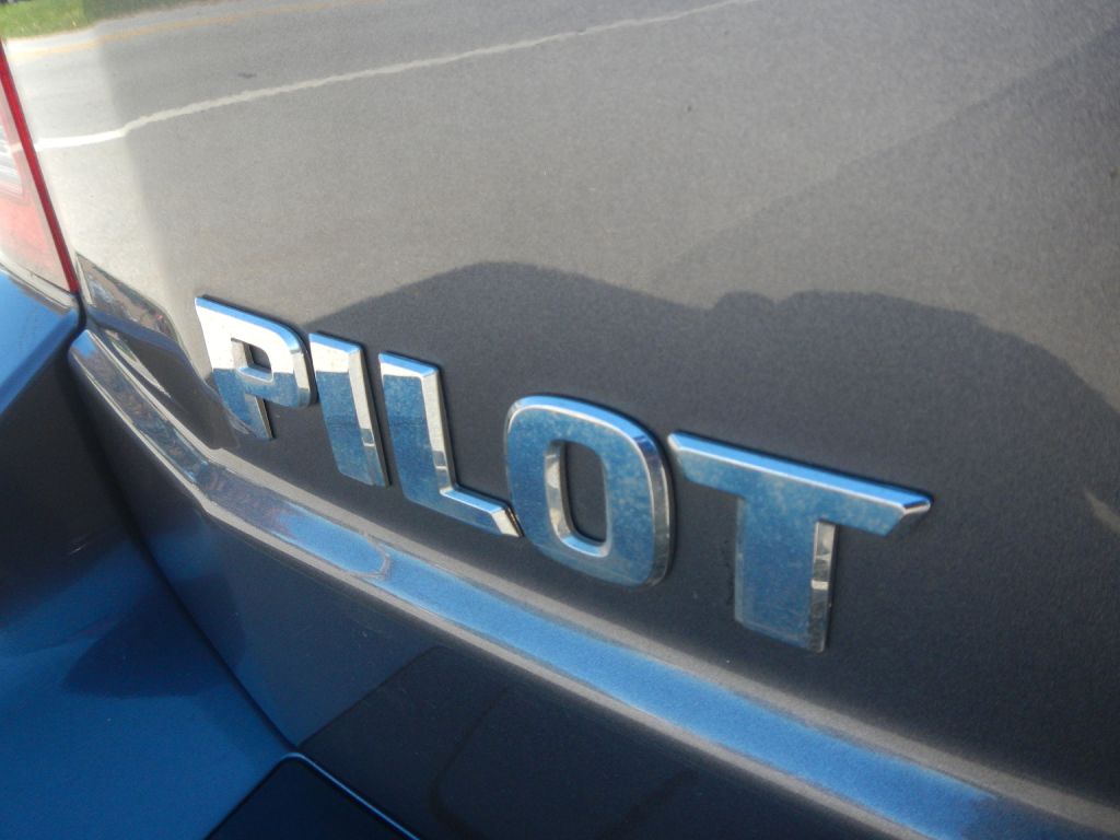Photo 39 of this HONDA PILOT AWD