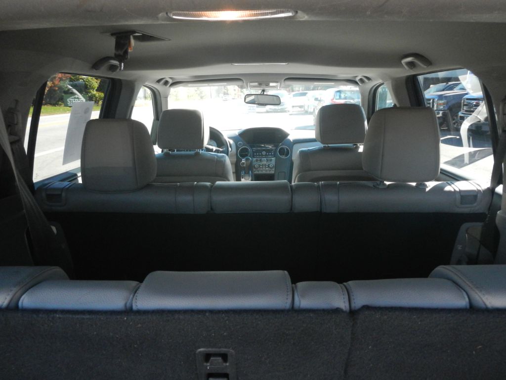 Photo 41 of this HONDA PILOT AWD