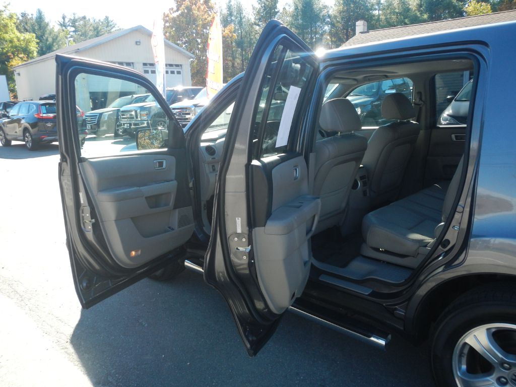Photo 45 of this HONDA PILOT AWD