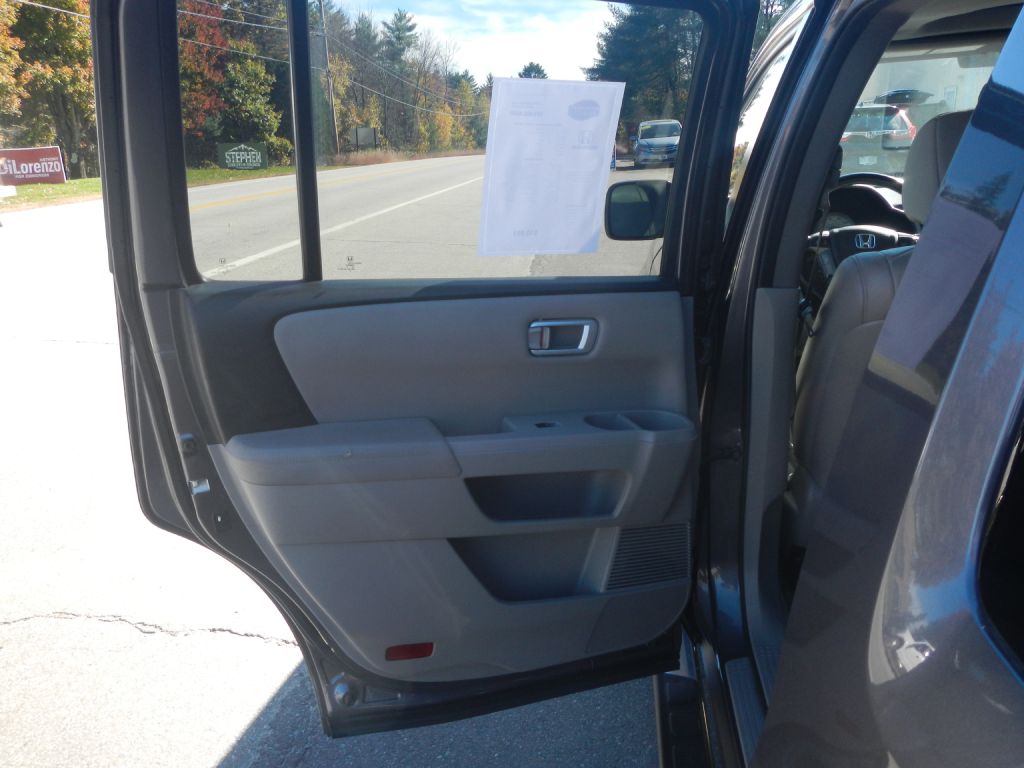 Photo 47 of this HONDA PILOT AWD