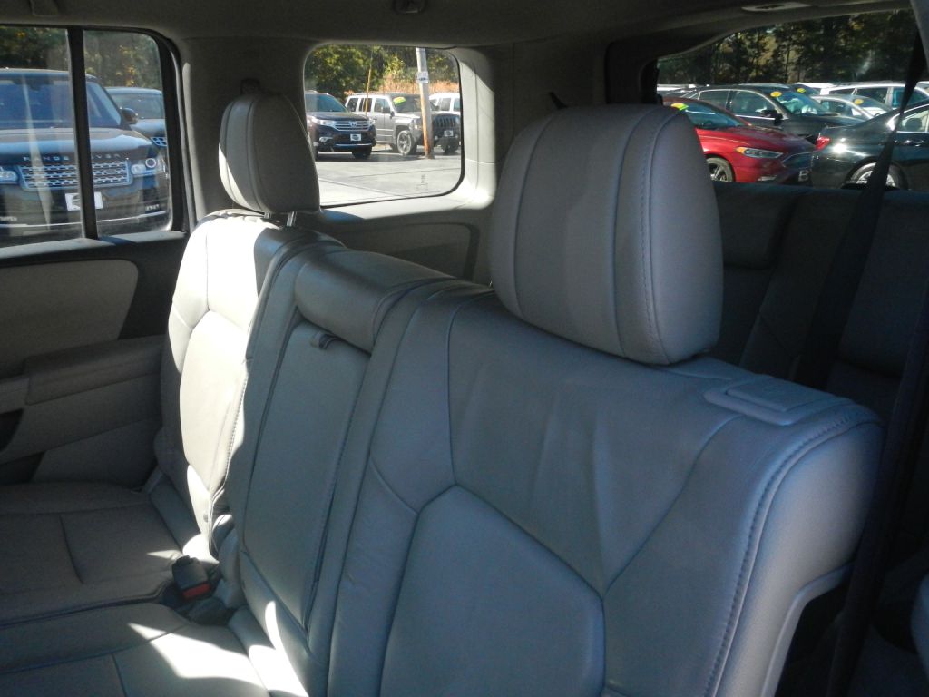 Photo 49 of this HONDA PILOT AWD