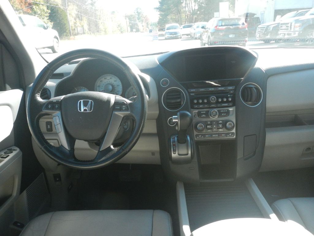 Photo 52 of this HONDA PILOT AWD