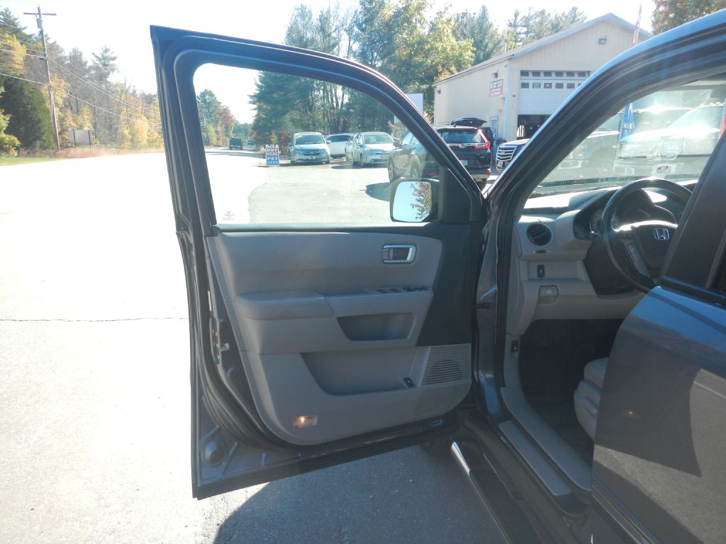 Photo 54 of this HONDA PILOT AWD