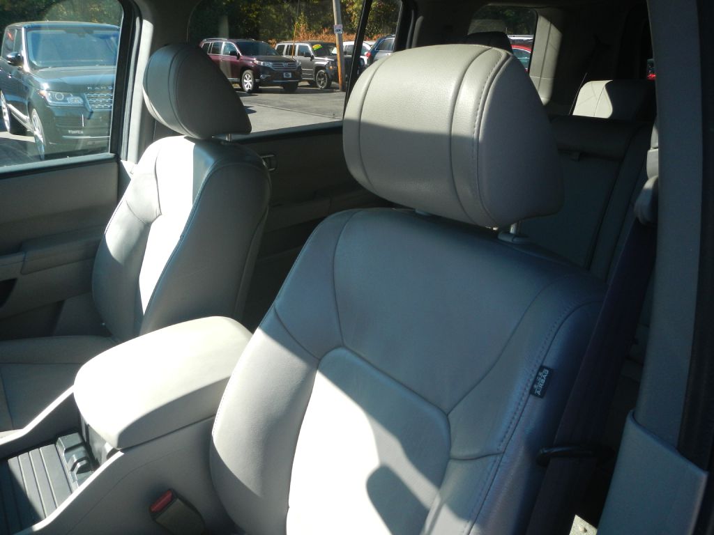 Photo 56 of this HONDA PILOT AWD