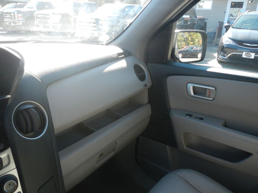 Photo 58 of this HONDA PILOT AWD