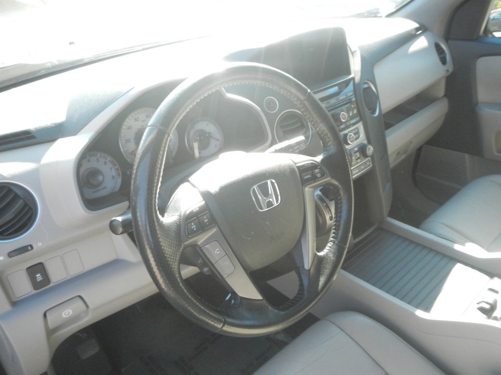 Photo 60 of this HONDA PILOT AWD