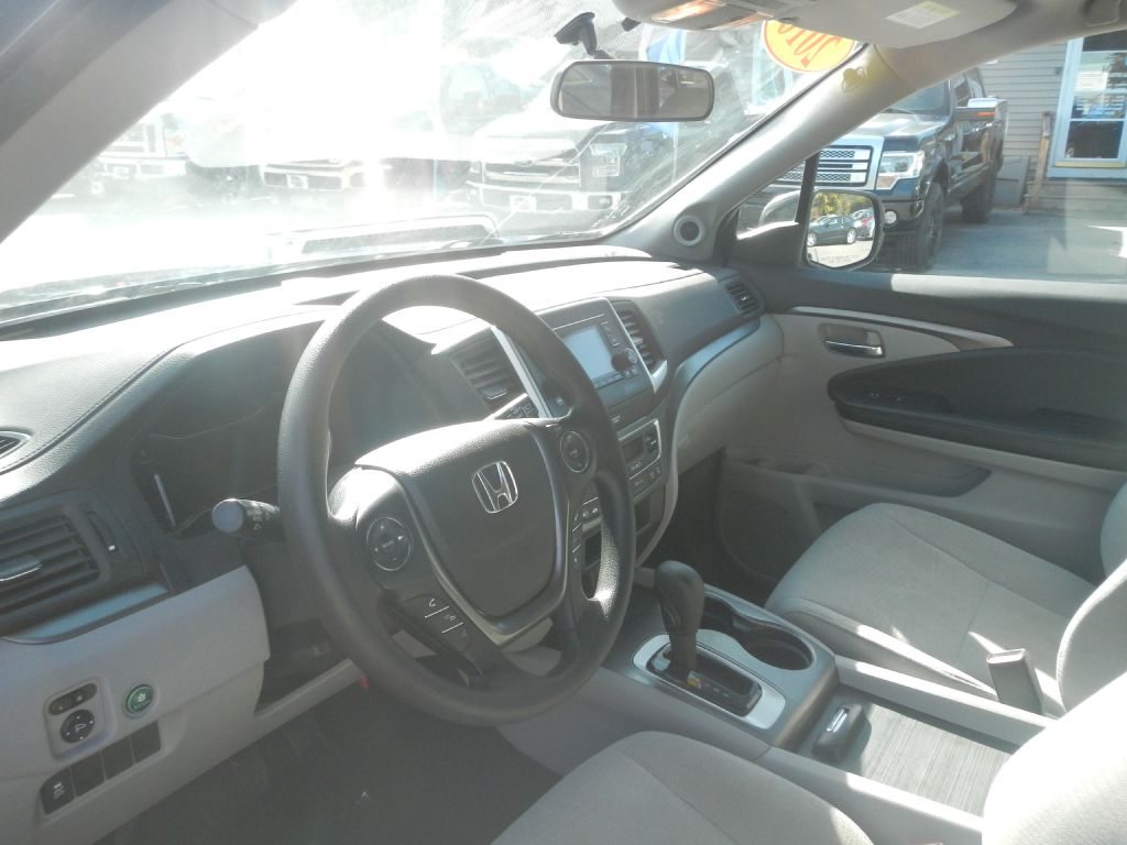 Photo 3 of this HONDA PILOT AWD