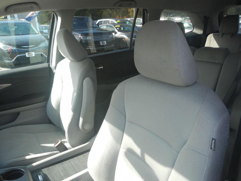 Photo 4 of this HONDA PILOT AWD