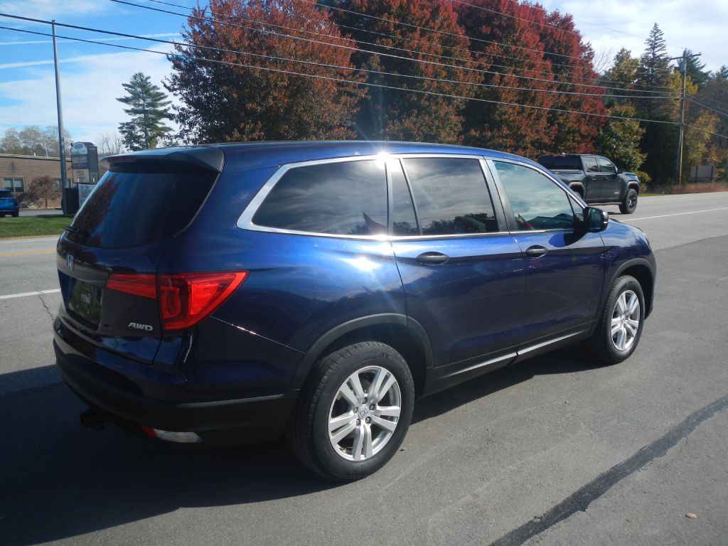 Photo 8 of this HONDA PILOT AWD