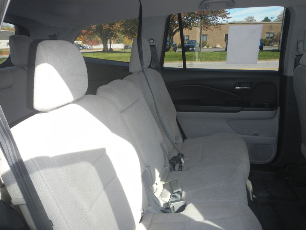 Photo 10 of this HONDA PILOT AWD
