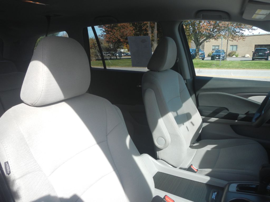 Photo 11 of this HONDA PILOT AWD
