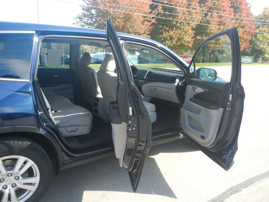 Photo 17 of this HONDA PILOT AWD