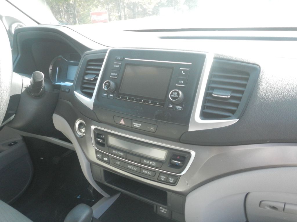 Photo 24 of this HONDA PILOT AWD