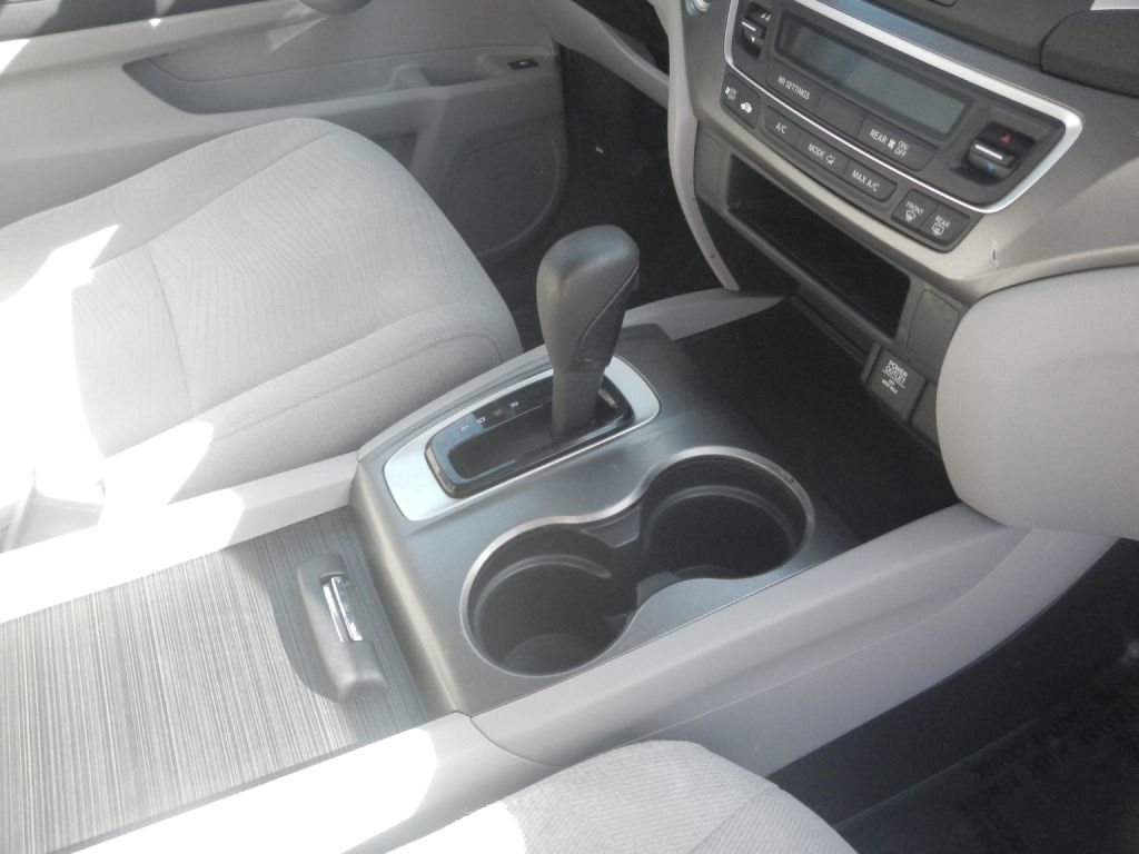 Photo 25 of this HONDA PILOT AWD