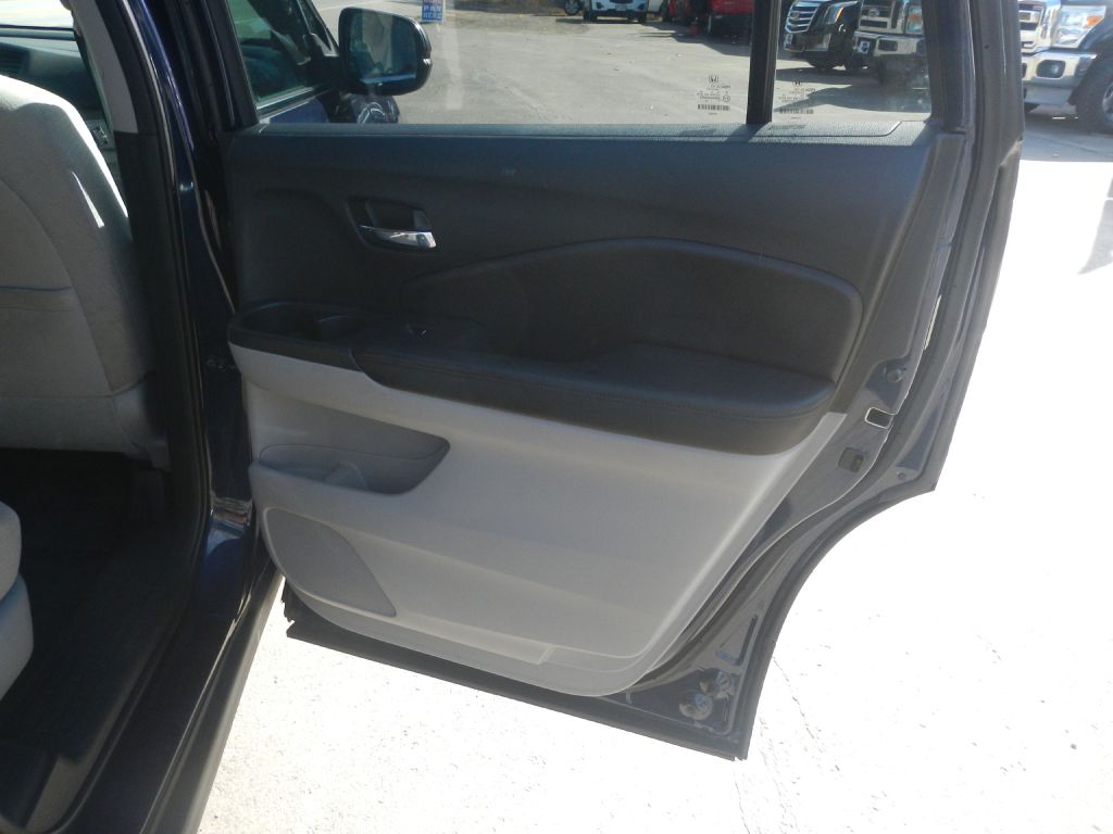 Photo 26 of this HONDA PILOT AWD