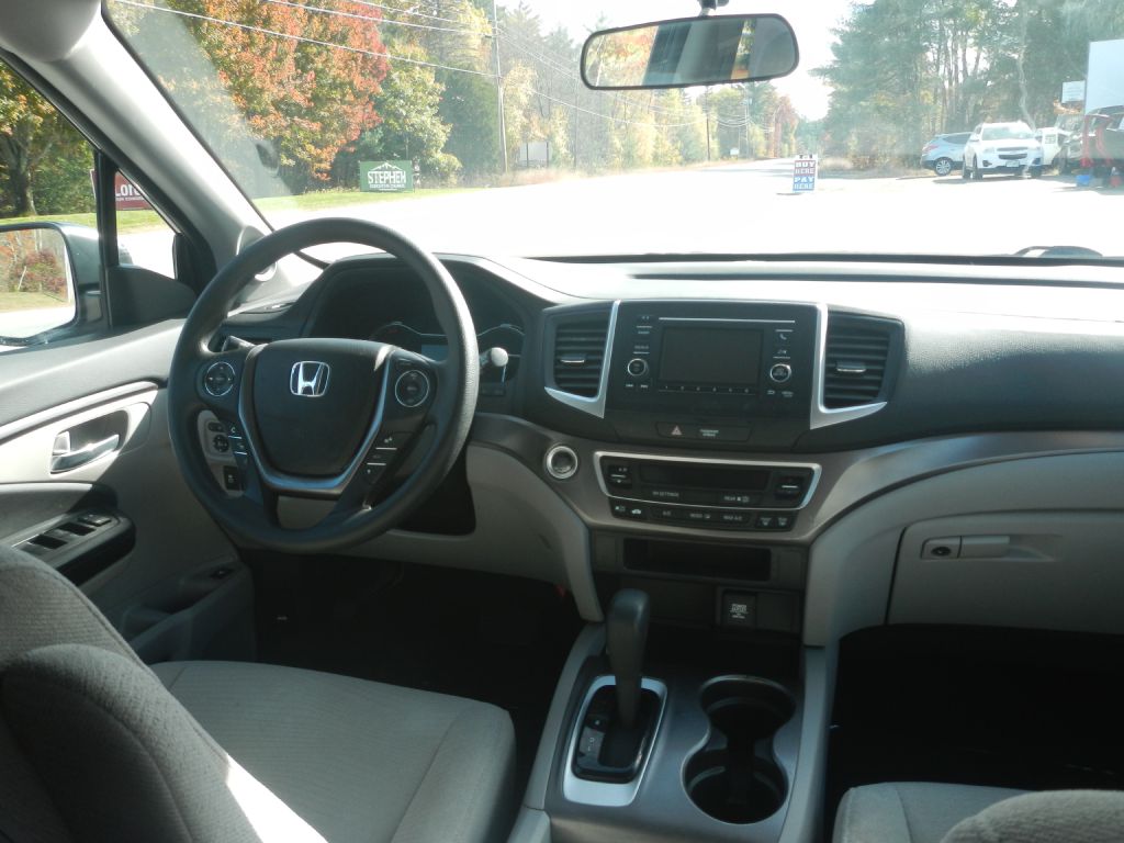 Photo 30 of this HONDA PILOT AWD