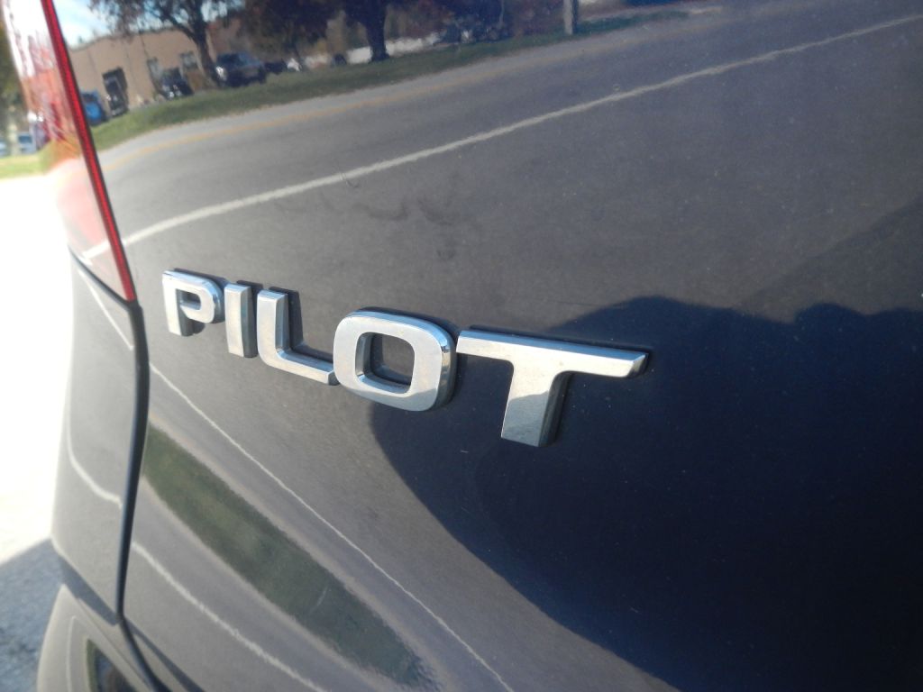 Photo 36 of this HONDA PILOT AWD