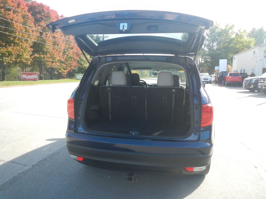 Photo 37 of this HONDA PILOT AWD