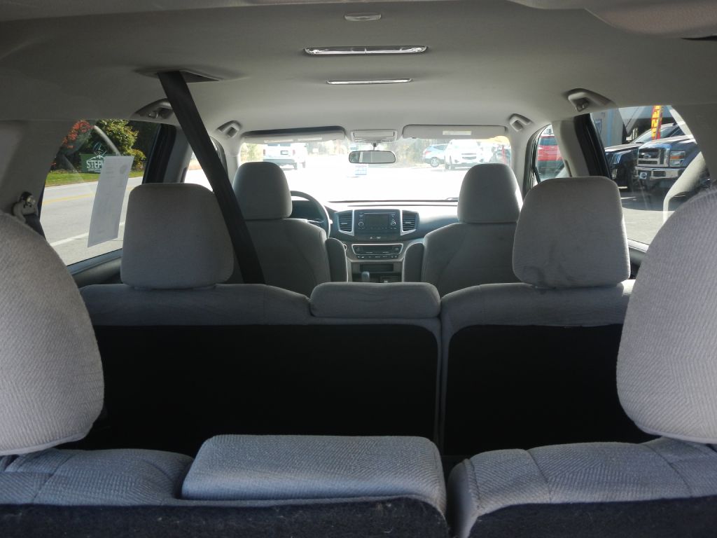 Photo 38 of this HONDA PILOT AWD