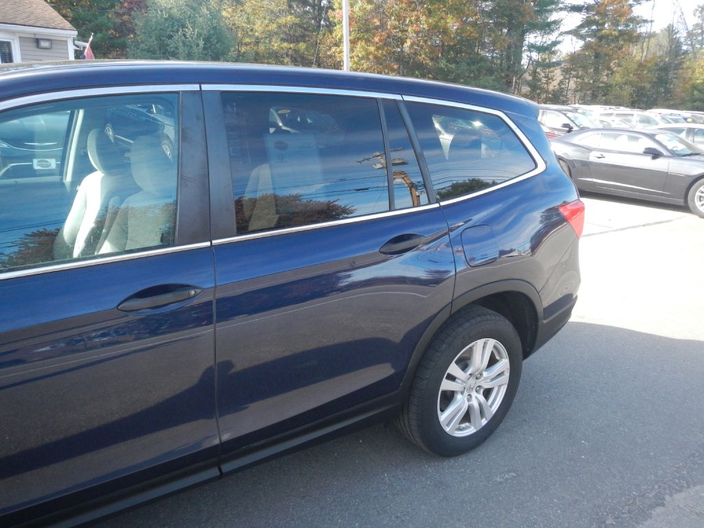 Photo 40 of this HONDA PILOT AWD