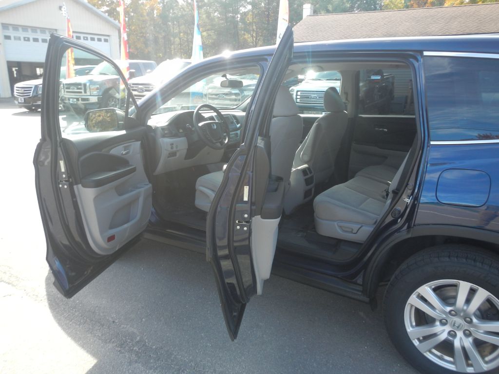 Photo 42 of this HONDA PILOT AWD