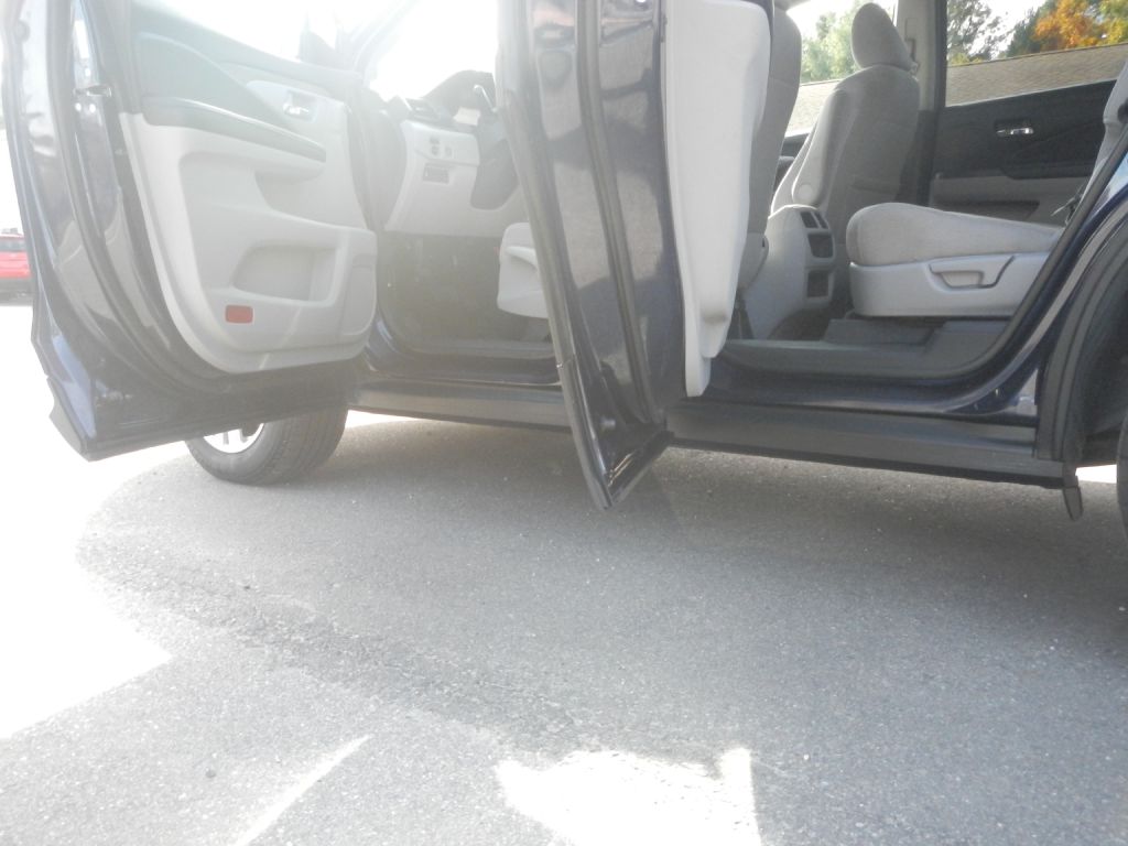 Photo 43 of this HONDA PILOT AWD