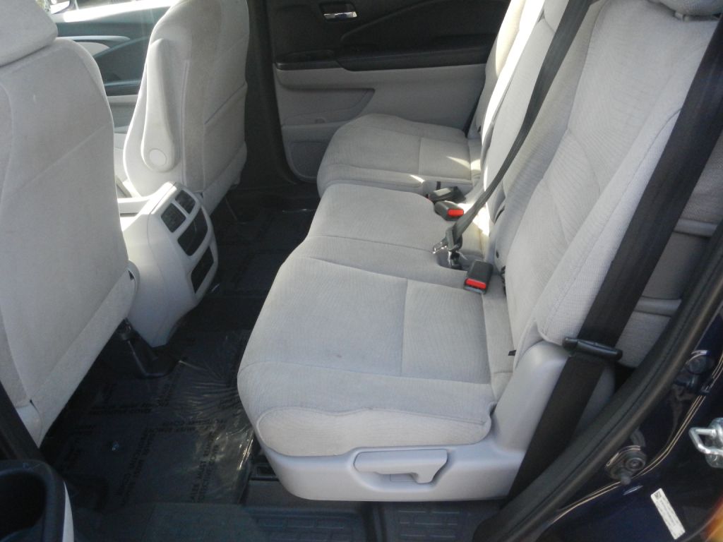 Photo 45 of this HONDA PILOT AWD