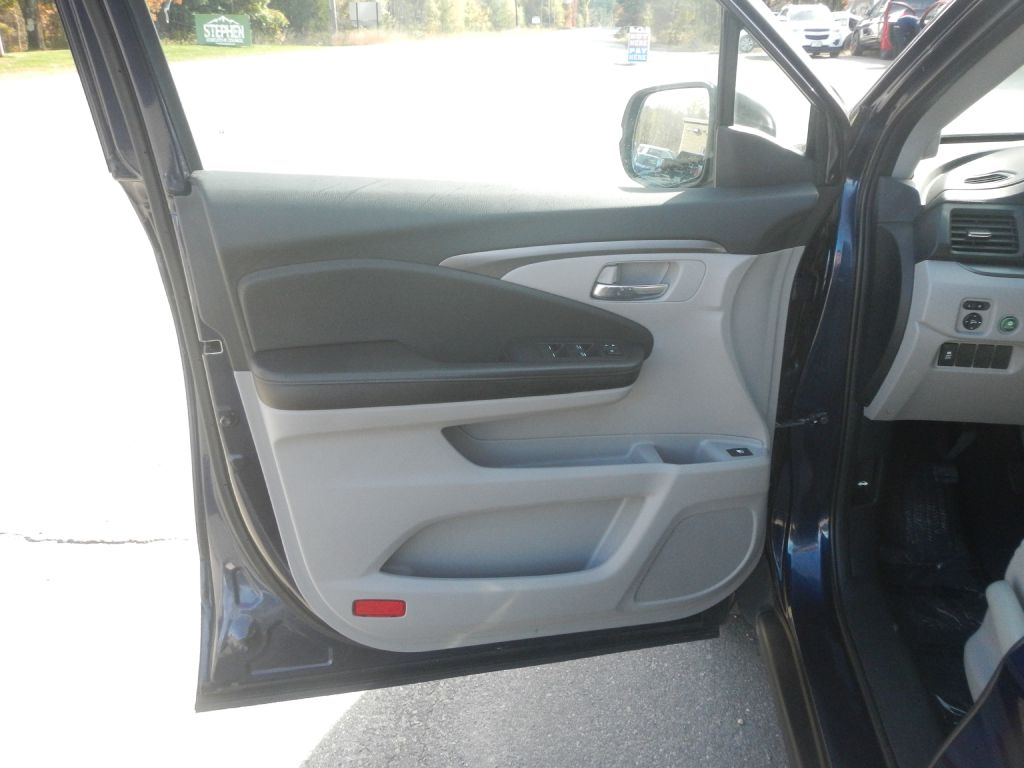 Photo 52 of this HONDA PILOT AWD