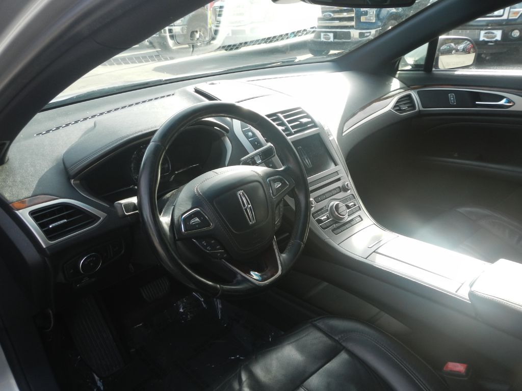 Photo 3 of this LINCOLN MKZ