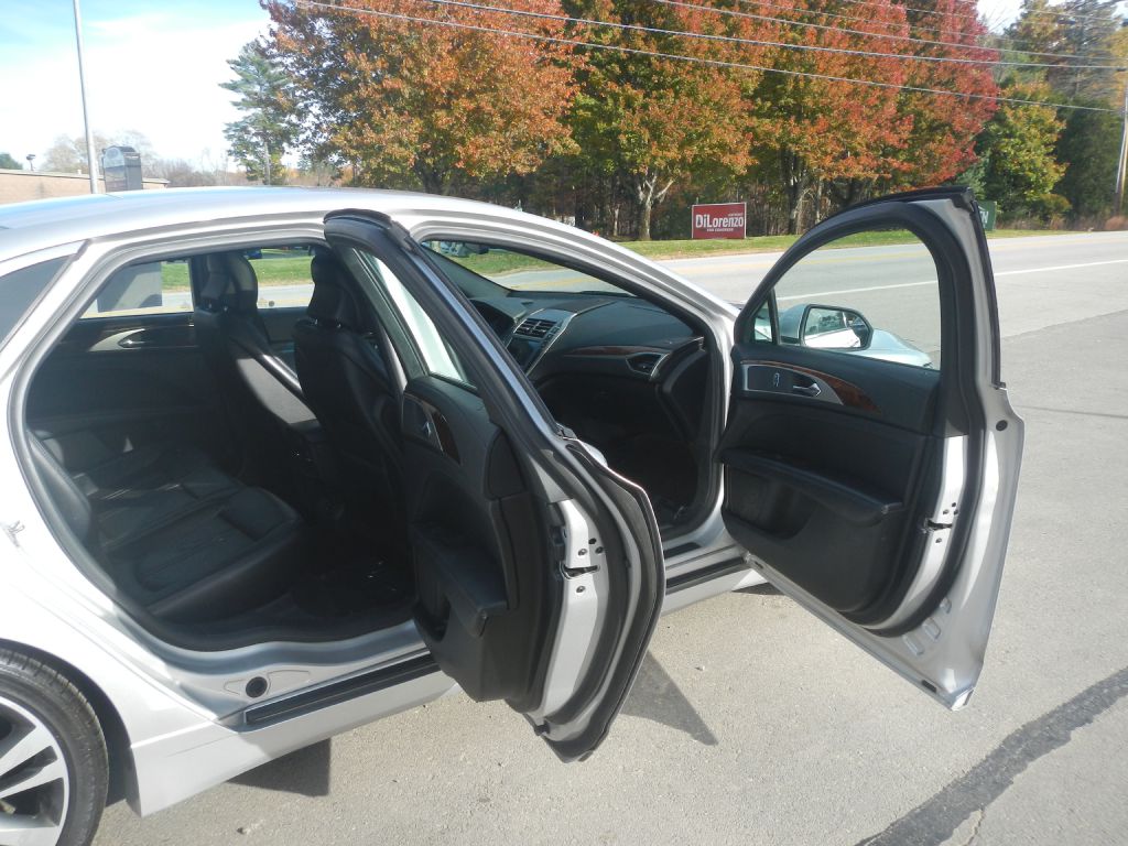 Photo 13 of this LINCOLN MKZ