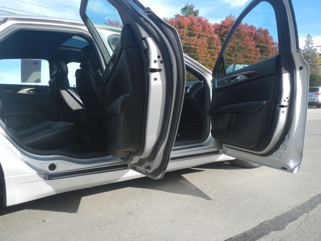 Photo 14 of this LINCOLN MKZ