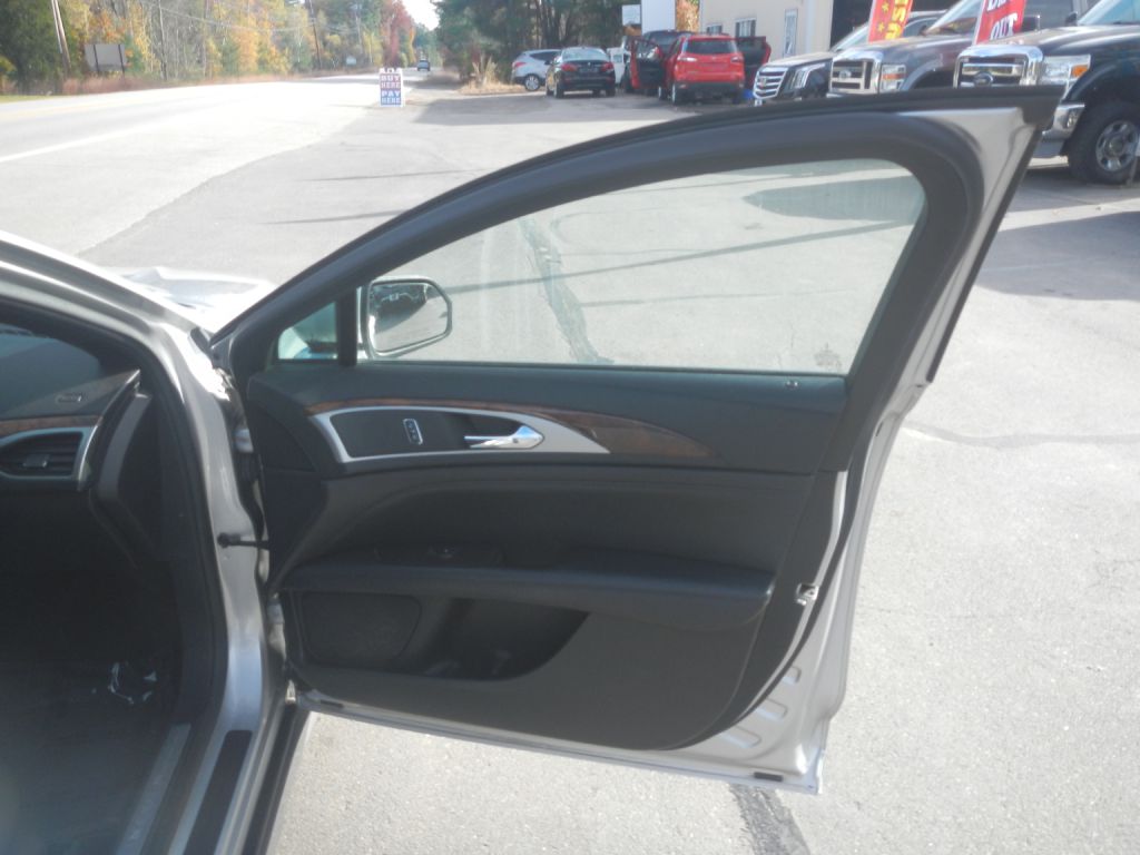Photo 15 of this LINCOLN MKZ