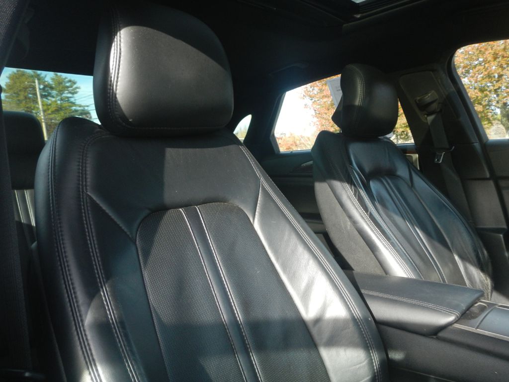 Photo 17 of this LINCOLN MKZ