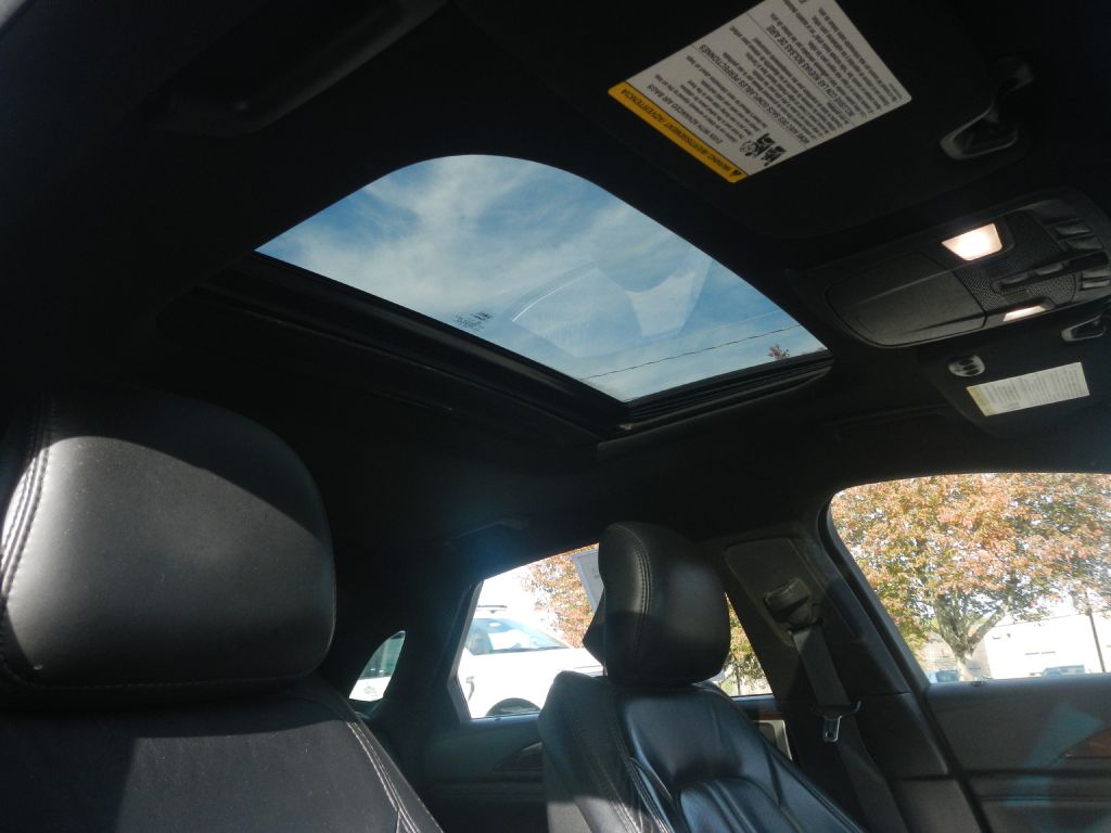 Photo 18 of this LINCOLN MKZ