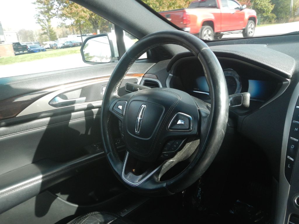 Photo 19 of this LINCOLN MKZ