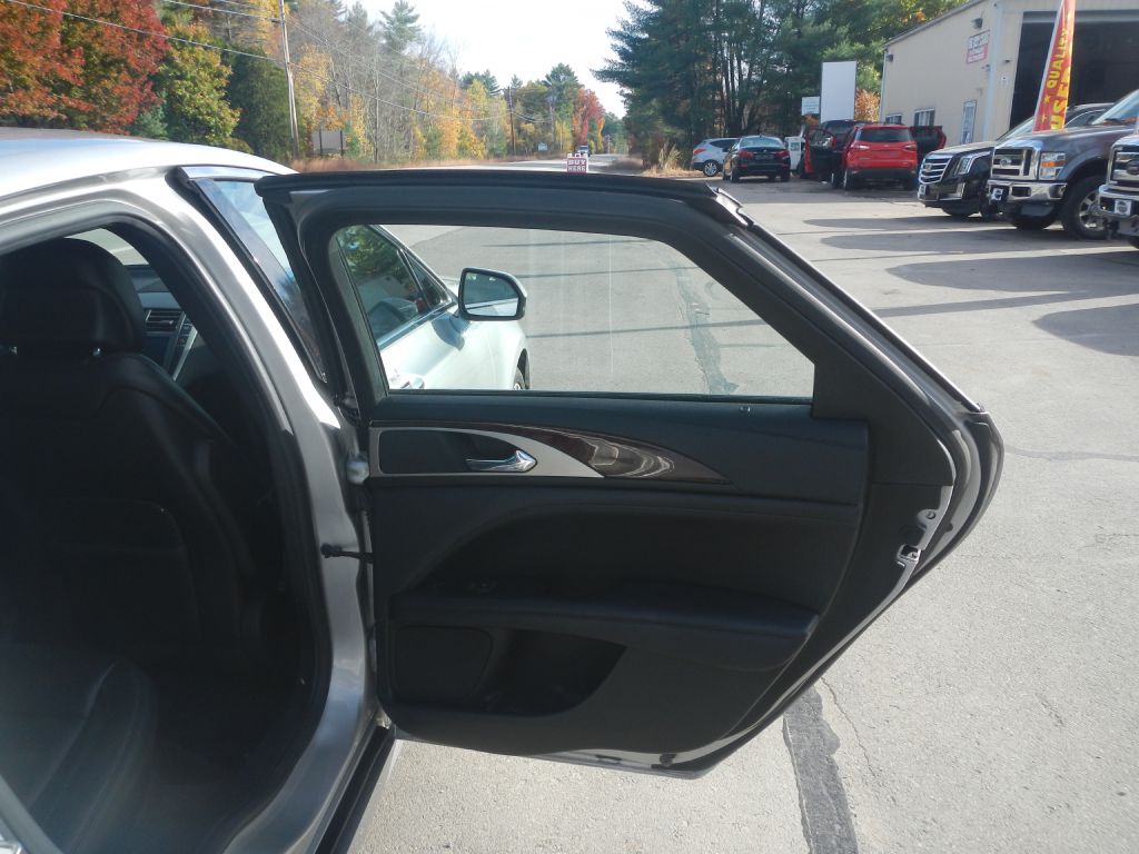 Photo 21 of this LINCOLN MKZ