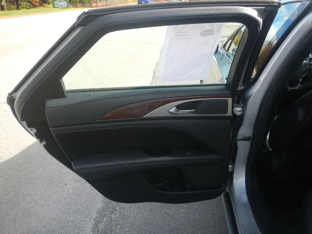 Photo 36 of this LINCOLN MKZ