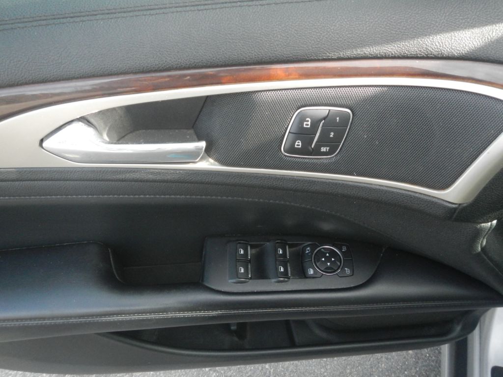 Photo 42 of this LINCOLN MKZ