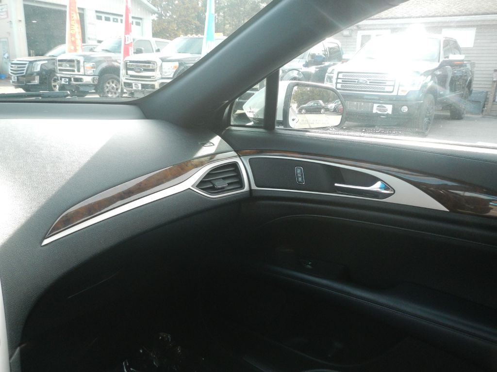 Photo 43 of this LINCOLN MKZ