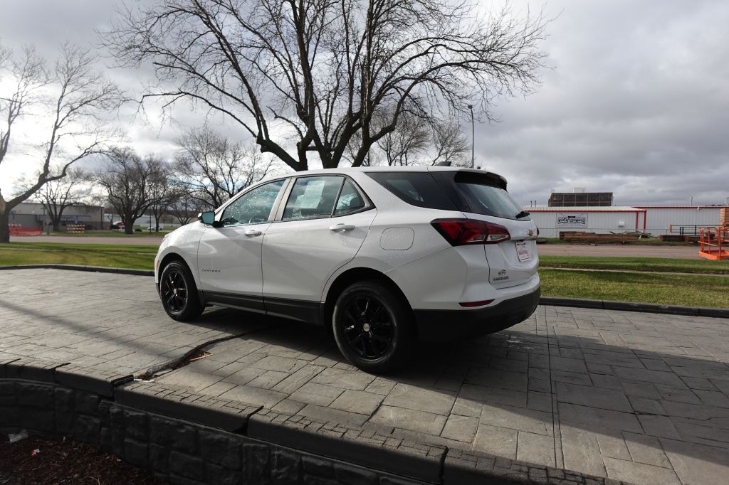 View vehicle photo 4