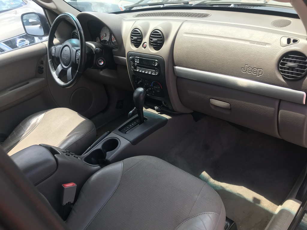 Photo 7 of this JEEP LIBERTY